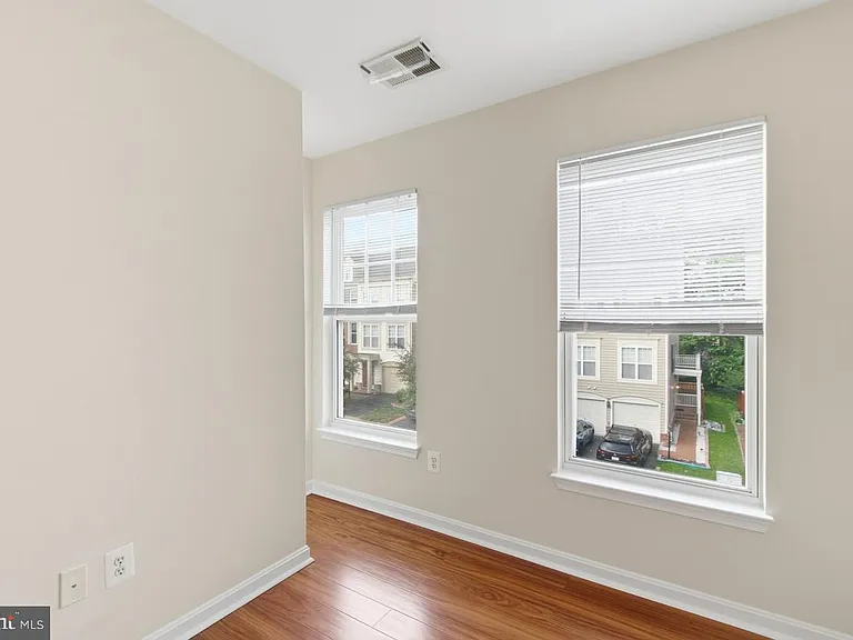 8108 Dove Cottage Ct — Photo 34