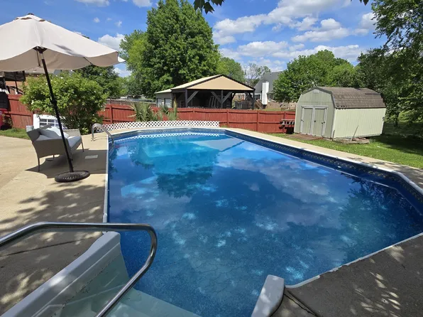 1327 Bluebonnet Dr, Clarksville, TN 37042