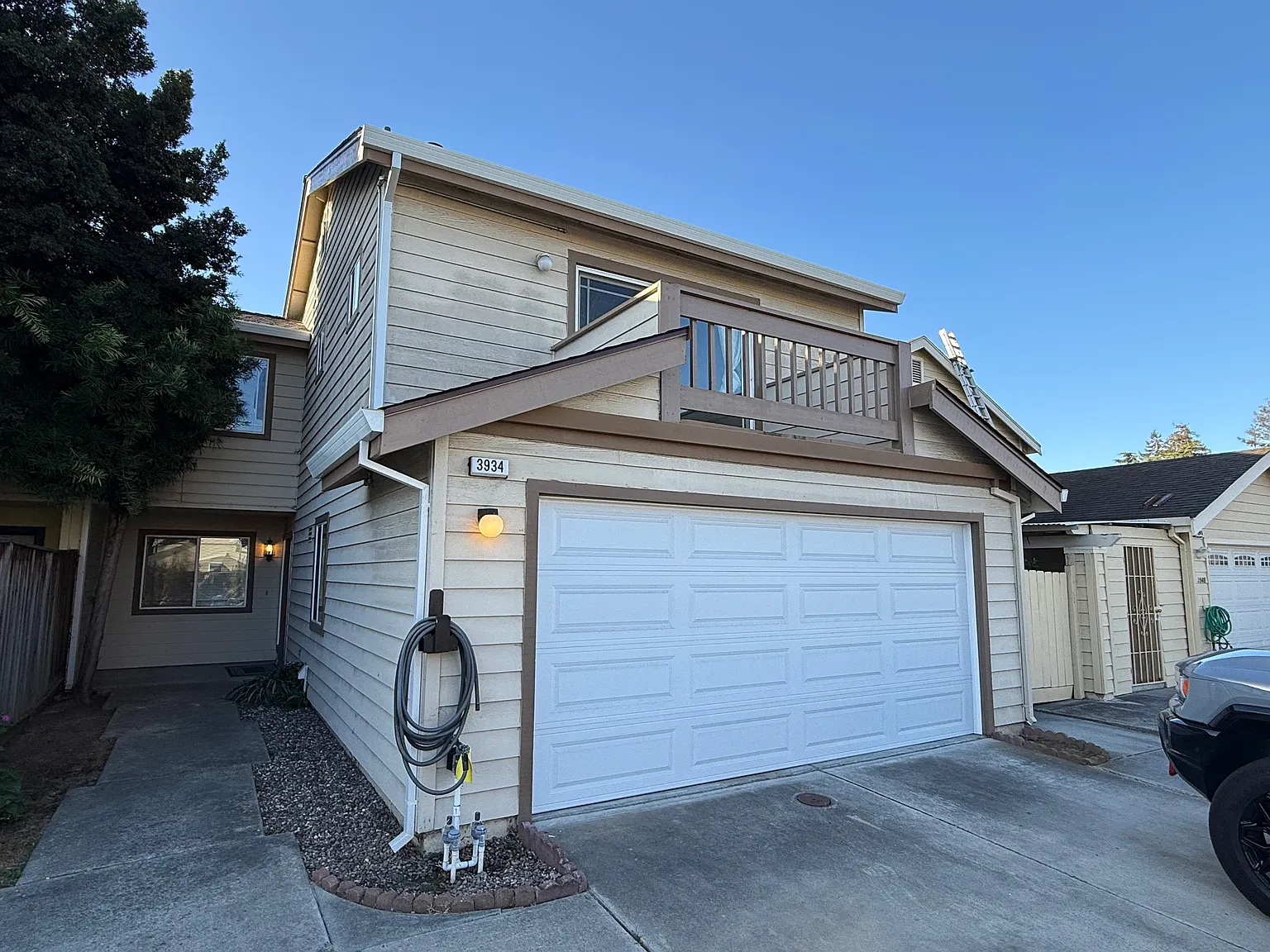 3 bed, 2.5 bath, 1354 sqft, $4,495 — Photo 1