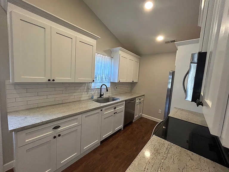 303 Southcreek Dr — Photo 6