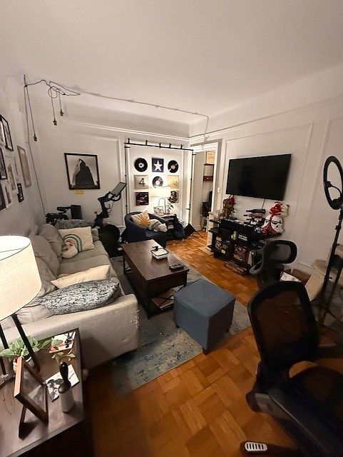 1st image of 421 W 24th St APT 1D
