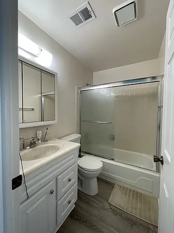 624 Berkley Ct #V2 — Photo 13