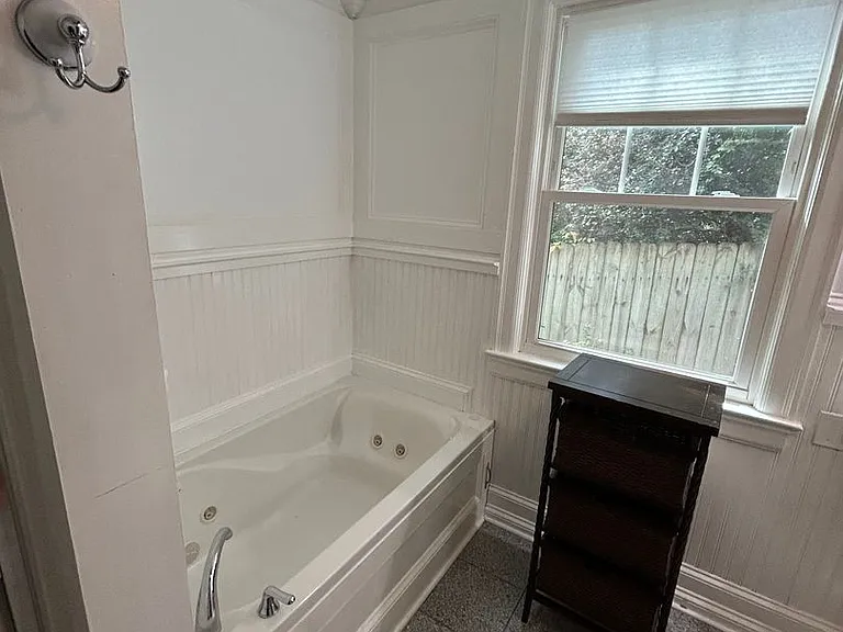 2461 Lyndhurst Ave — Photo 92