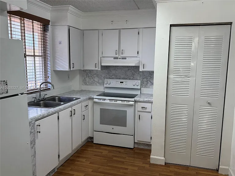 6195 NW 186th St #303 — Photo 5