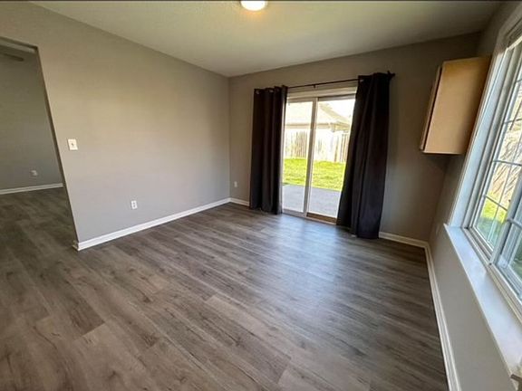 5th image of 707 Stillwater Dr