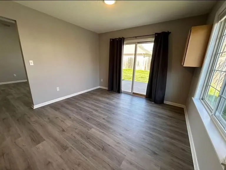 707 Stillwater Dr — Photo 5