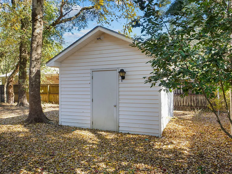 4591 Scarlet Dr — Photo 29