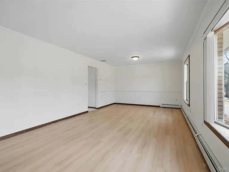 30 Shore Blvd — Photo 5