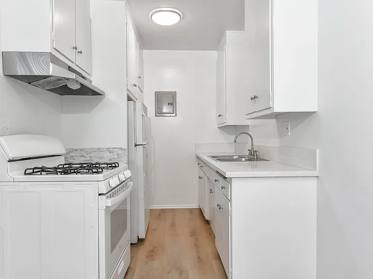 657 Milford St — Photo 5