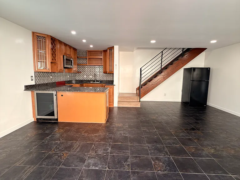 6698 Omega Dr — Photo 2