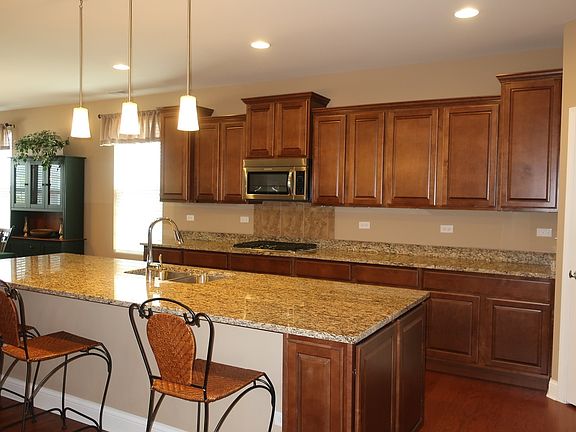 4th image of 714 Glory Dr