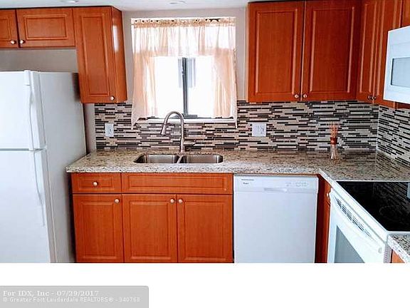 5th image of 439 Lakeview Dr APT 201