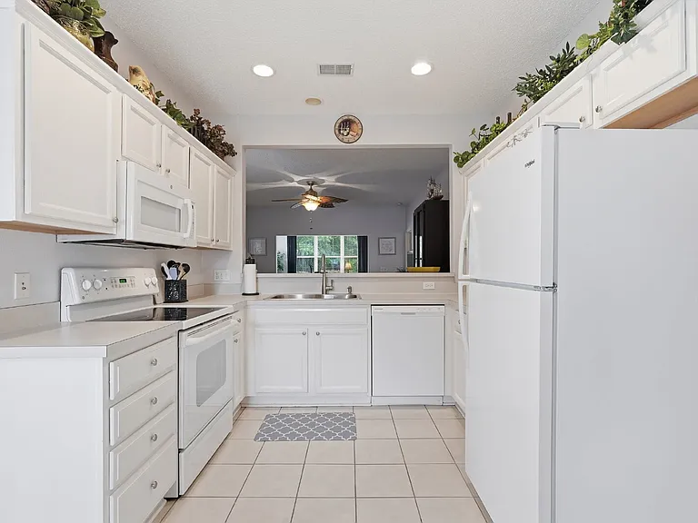 149 Lazy Daisy Dr — Photo 8