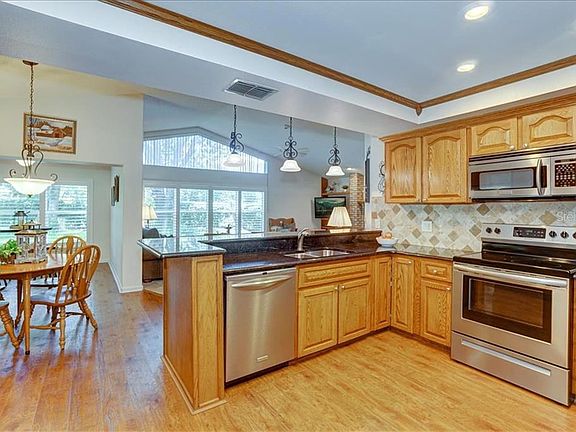 3rd image of 2921 Clubhouse Dr