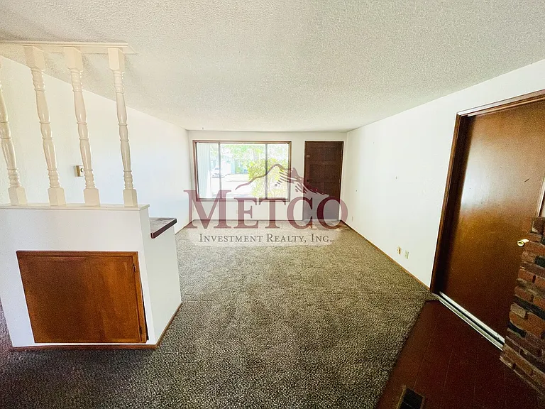 366 49th St — Photo 2
