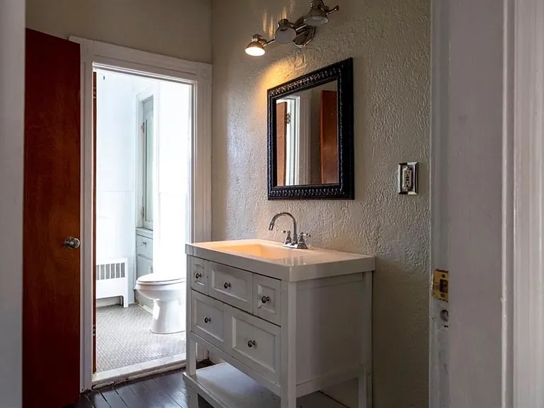 271-273 Broadway St #273 — Photo 14
