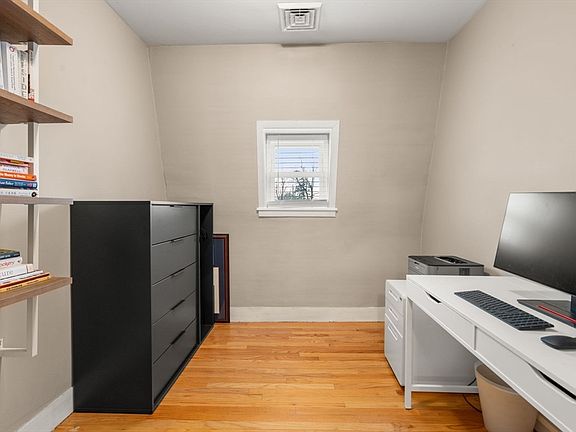 5th image of 28 Franklin St #28