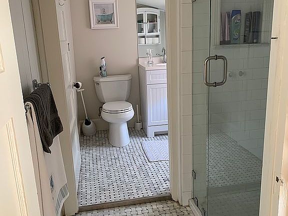 3rd image of 20 Narragansett Ave