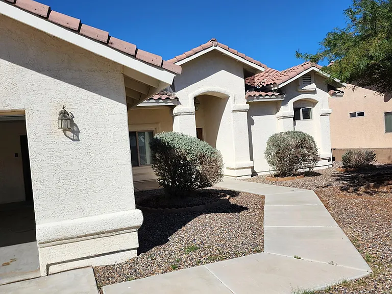 10684 E 39th Ln — Photo 3