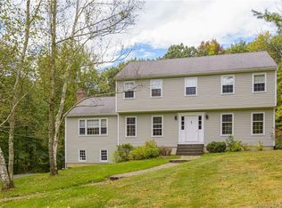 8 Cambridge Cir, New Milford, CT 06776