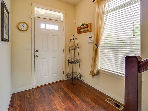 3rd image of 5402 NE 54th St