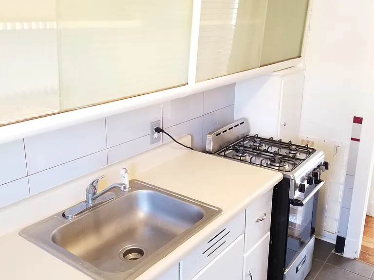  497 Winter St 1stflr 1b/1b Hwincluded Spacious! Freshpaint Petsok — Photo 1
