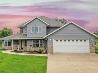 1335 Dorothea Dr, Zumbrota, MN 55992