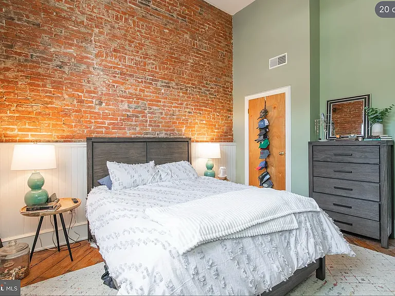 219 Krams Ave #B1 — Photo 4