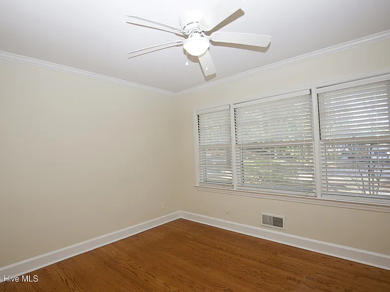 345 E New Hampshire Ave — Photo 29