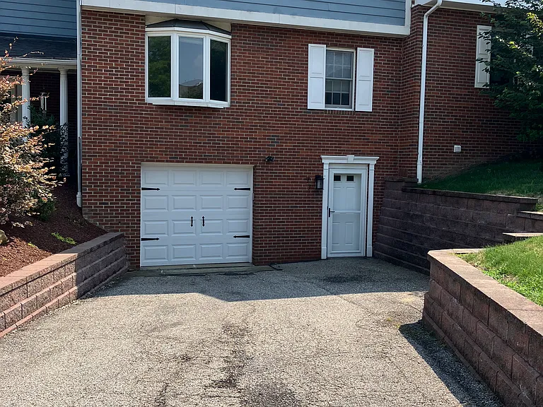 77 Hennig Dr — Photo 1