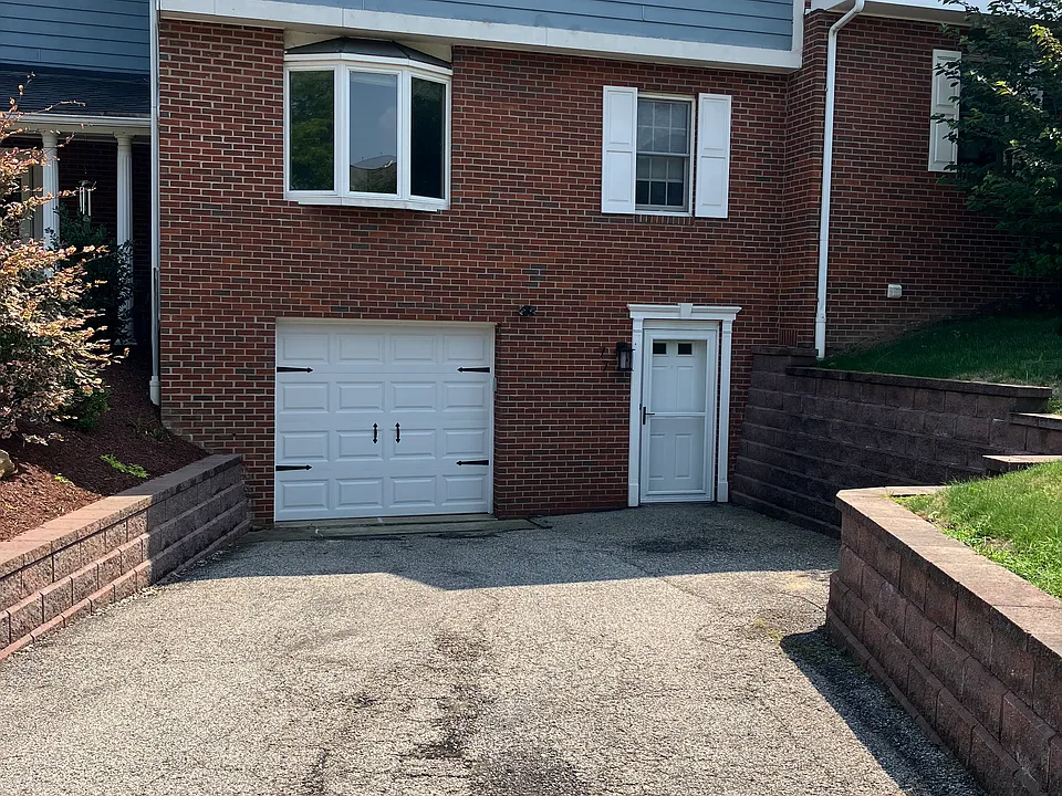 77 Hennig Dr