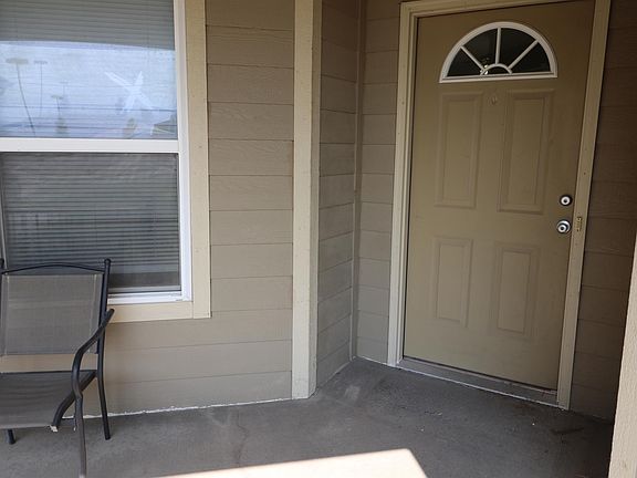4th image of 1606 Hickory Ln #1