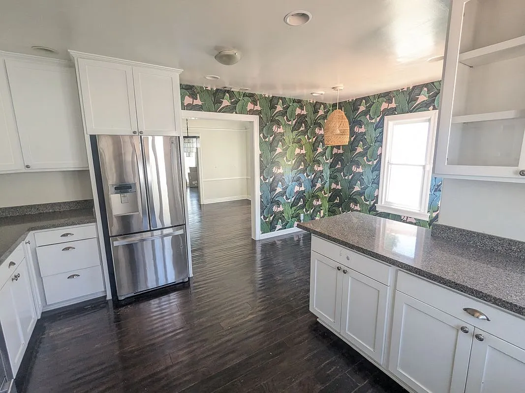3 bed, 3.5 bath, 1700 sqft, $9,995 — Photo 2