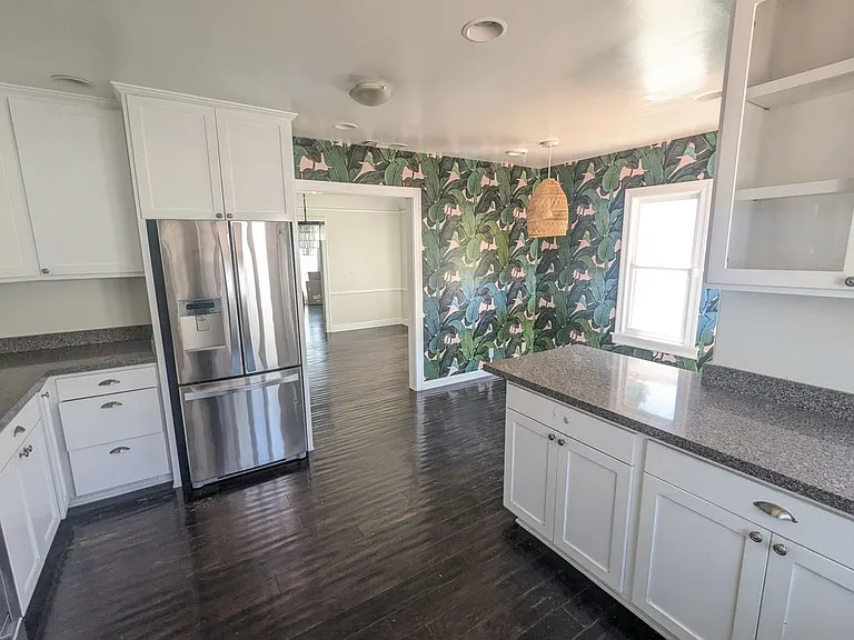 169 N Wetherly Dr — Photo 2