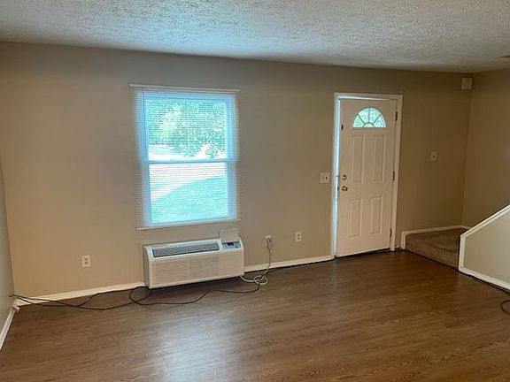 5th image of 933 Dawn Ct #2