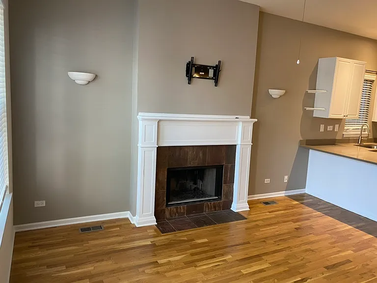 1221 W Nelson St #2F — Photo 4