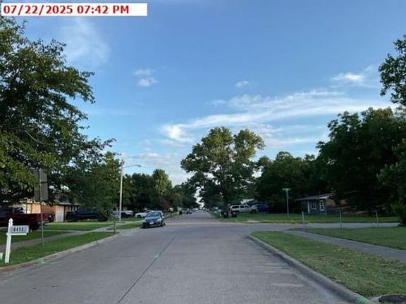 Exterior Neighborhood (street photo)