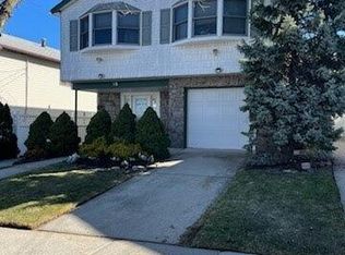 15 Melba St, Staten Island, NY 10314