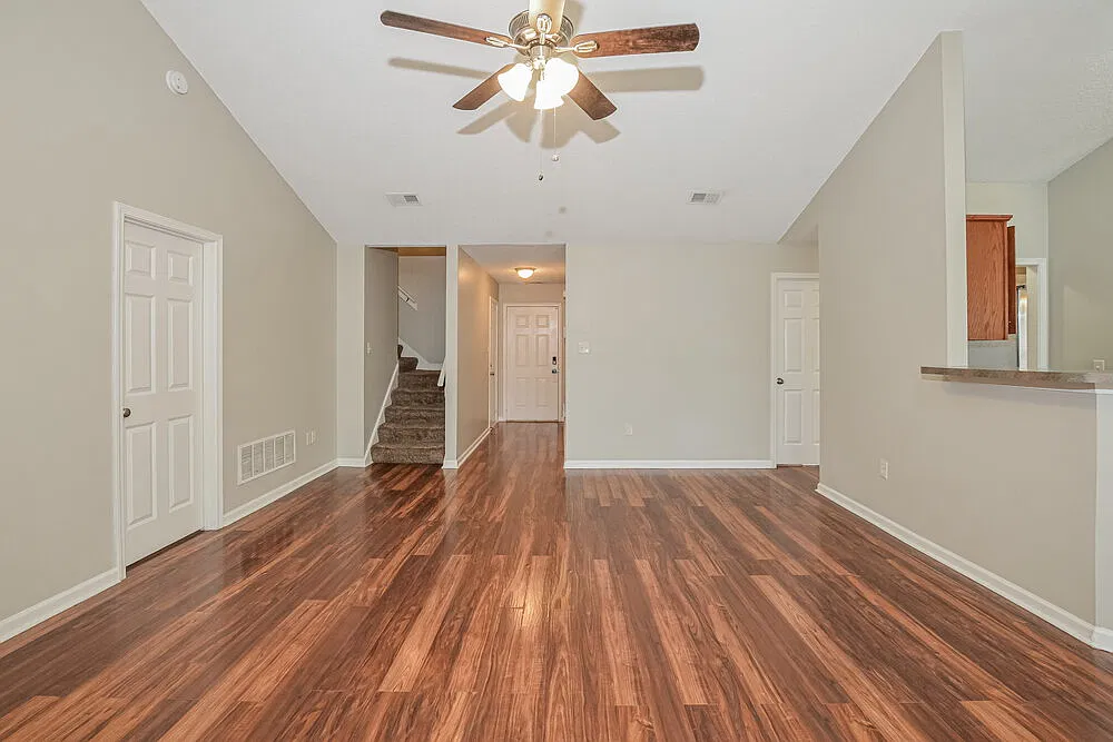 4 bed, 2.0 bath, 1629 sqft, $1,900 — Photo 4