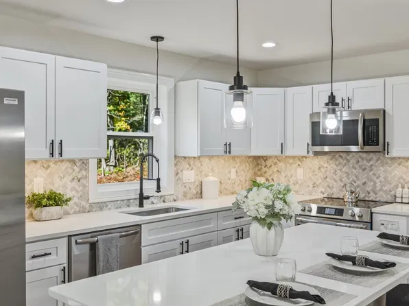 255 Peterson Rd, Palmer, MA 01069