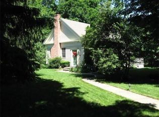 69 Oak Hill St, Pepperell, MA 01463