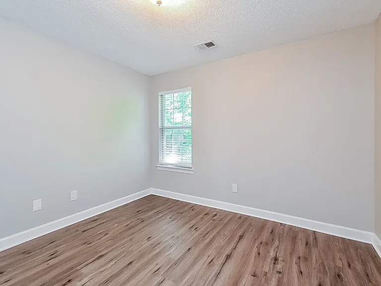 6304 Kingsview Dr — Photo 14