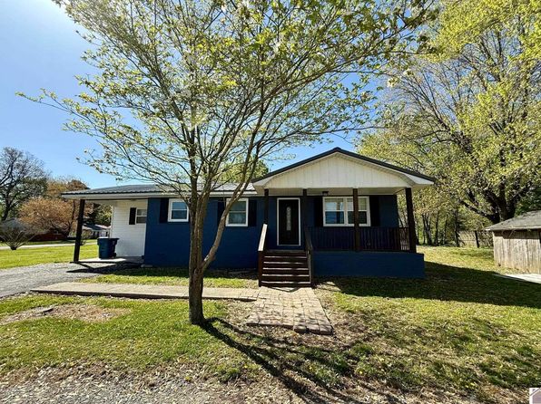 523 W 3rd St, La Center, KY 42056