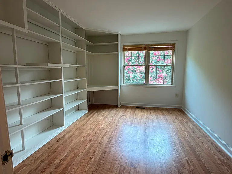 5814 Tudor Ln — Photo 14