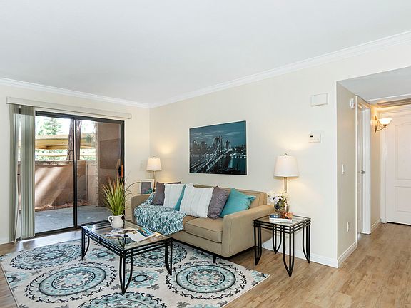 4th image of 12075 Alta Carmel Ct Unit 33