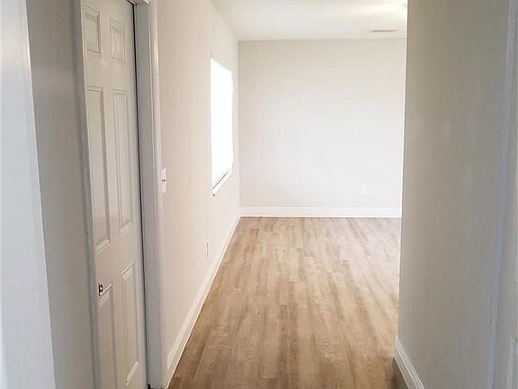 4th image of 240 W Aldea