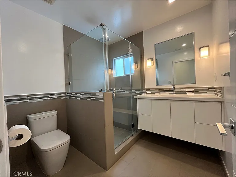 5735 Saloma Ave — Photo 9