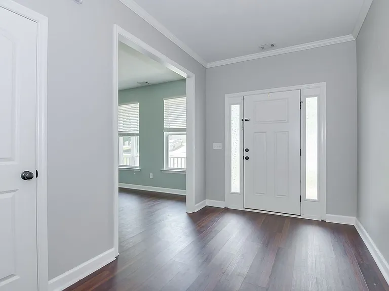 511 Sebastian Dr — Photo 9