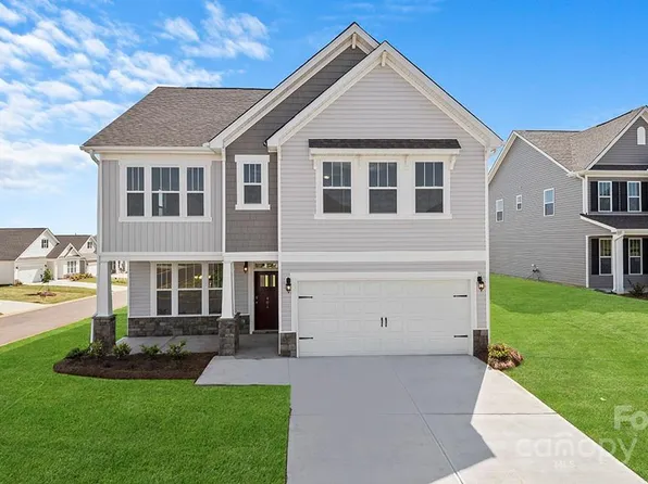 525 Fox Cove Rd, Hendersonville, NC 28792