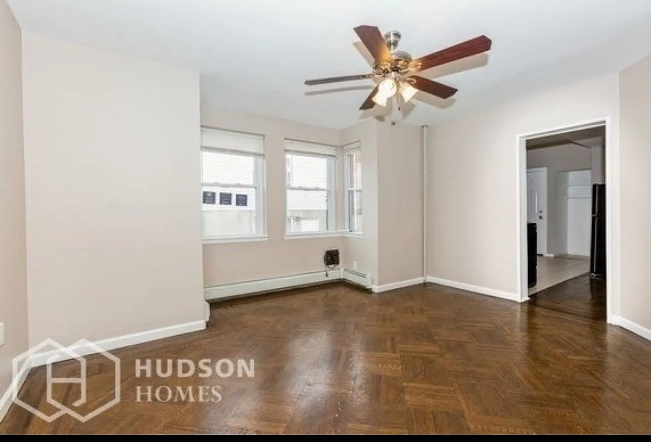2 bed, 900 sqft, $2,350 — Photo 1